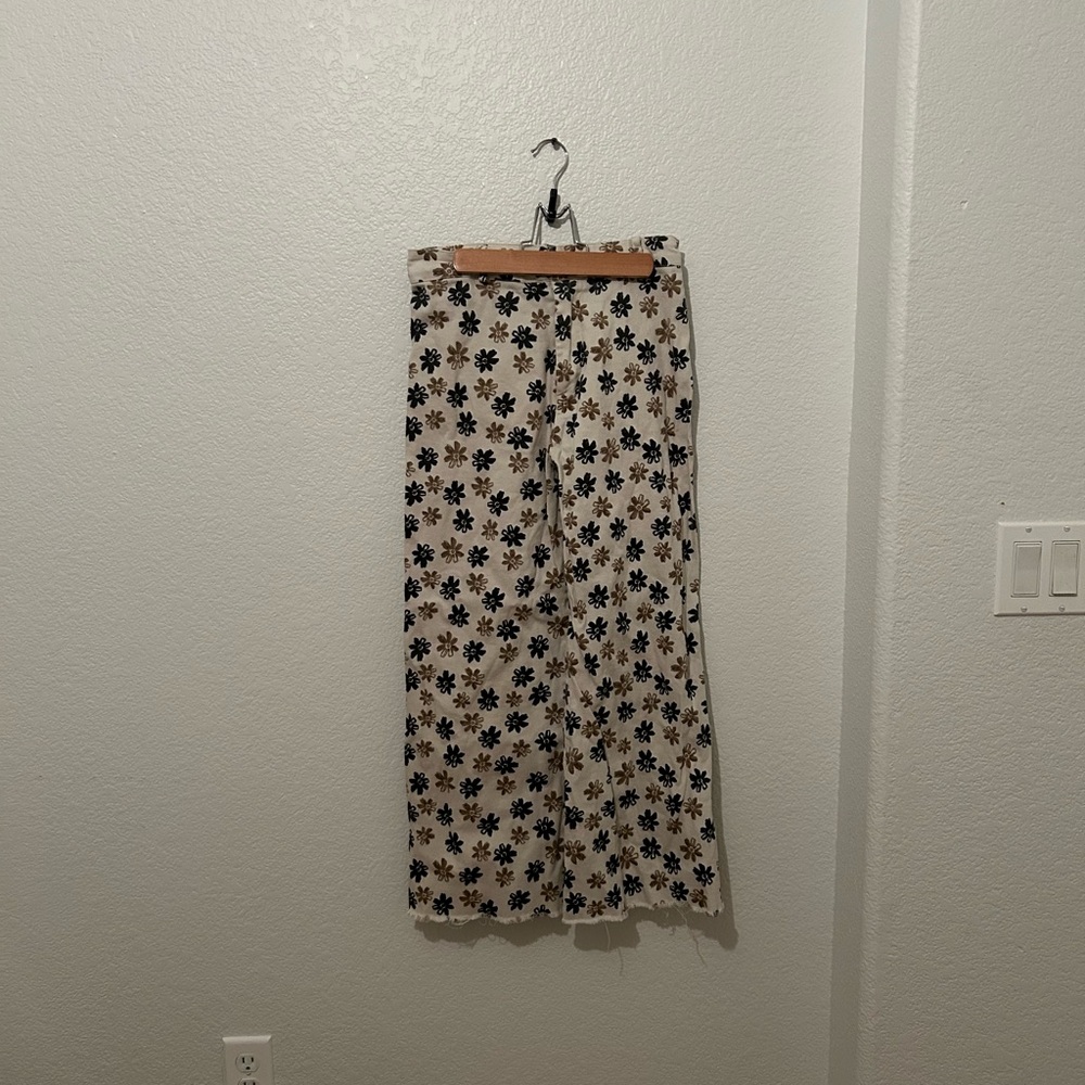 Shein floral pants: tan & brown. Size medium
